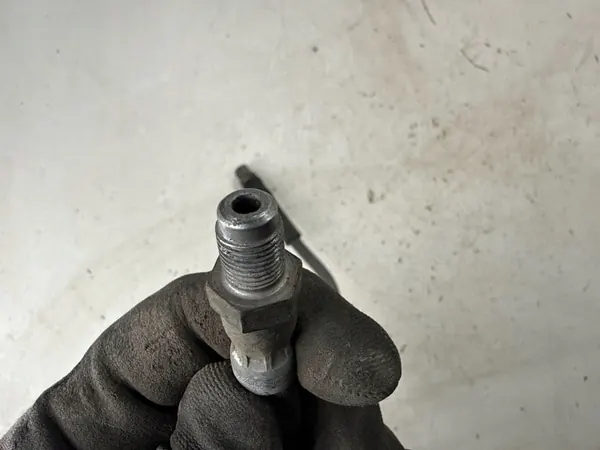 Manguera de freno delantera derecha OEM 462105DA0A Infiniti QX30 image 4