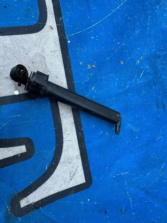 VOLVO XC60 II 2018- Headlight Washer 32418737 image 2