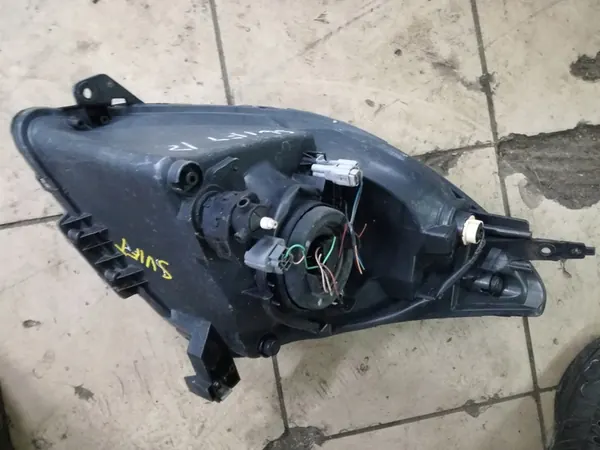 Farol Dianteiro Direito Suzuki Swift MK6 2005-2009 image 3