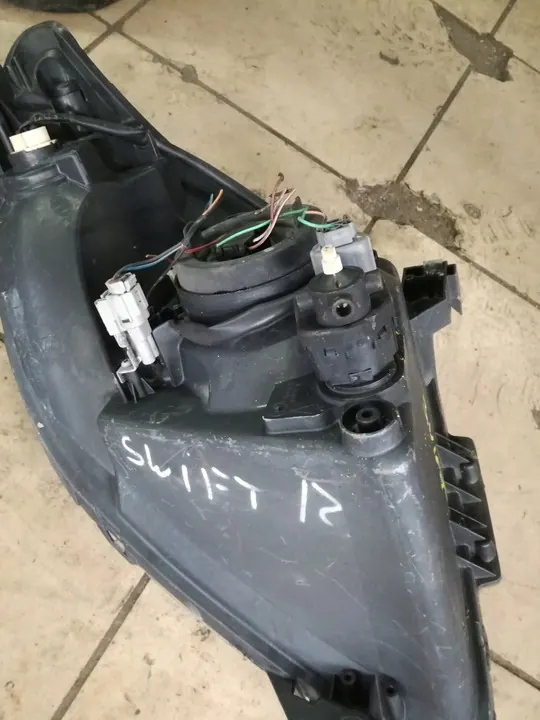 Farol Dianteiro Direito Suzuki Swift MK6 2005-2009 image 4