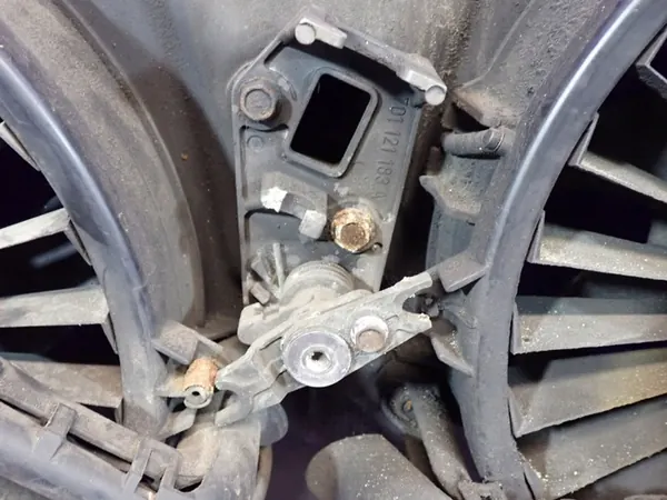 VW Transporter T4 2.5 TDI Kylarrubrik OEM 701121207B image 6