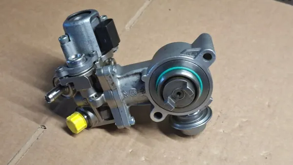 Mercedes Kraftstoffpumpe OEM A2710703401 - Gebraucht image 2