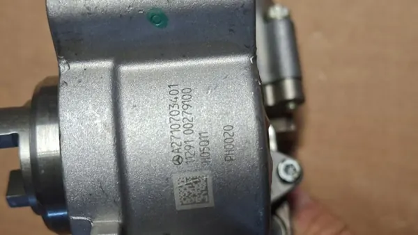 Mercedes Kraftstoffpumpe OEM A2710703401 - Gebraucht image 3