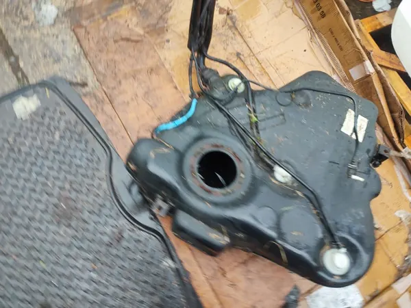 Bränsletankpump OEM 1K0201085M - Begagnad Volkswagen image 3