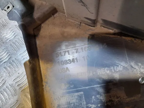 BMW X5 E70 Oikea etulokasuoja 51717169414 image 2