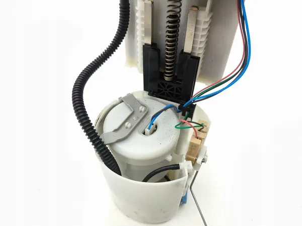 TOYOTA PRIUS PLUG IN PRIME POLTTOAINEPUMPPU image 4