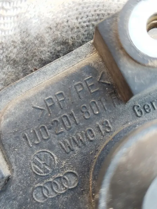 Caixa Filtro Carvão OEM 1J0201801A - Usado image 9
