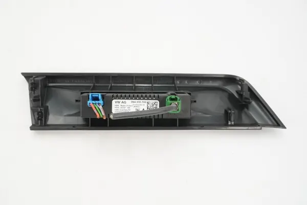 Tomada USB OEM 5NA035700 para VW Golf VIII image 5