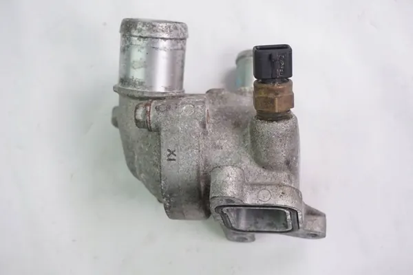 Carcaça do termostato Kia Ceed 256102A720 image 5