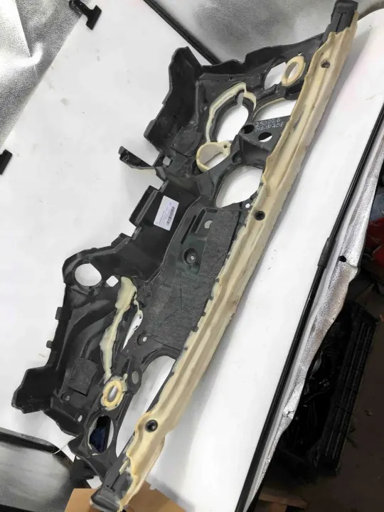 Isolation acoustique OEM A2066820300 Mercedes-Benz C image 3