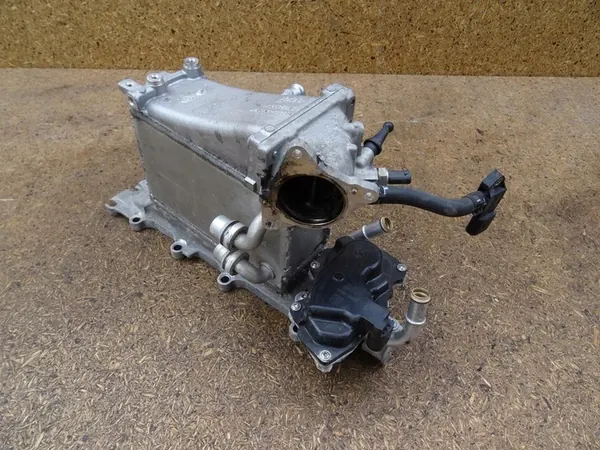 A4 B8 8K A5 8T 2.0 TDI Válvula EGR e Coletor OEM image 2