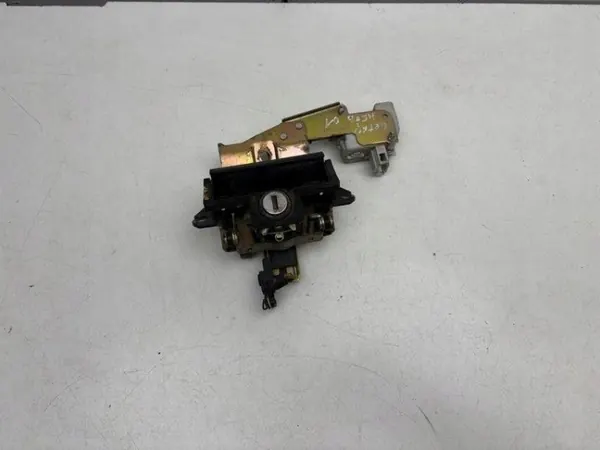 Manija de maletero Skoda Octavia Mk1 OEM 1U6827565J image 2
