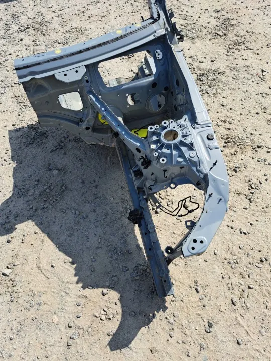 Quarto de longarina dianteira esquerda OEM BMW 2 G42 C4P image 3
