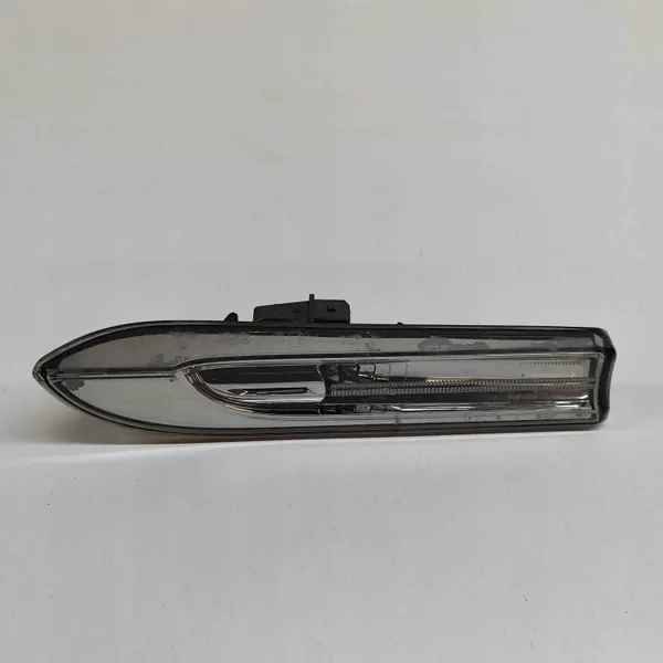 Clignotant d'aile droit Porsche Panamera OEM 97063103402 image 2
