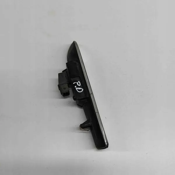 Clignotant d'aile droit Porsche Panamera OEM 97063103402 image 3