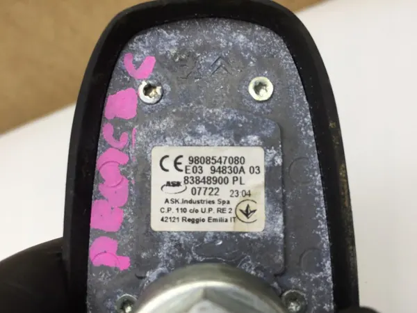 Tomada antena teto OEM 9808547080 001 - Usado image 4