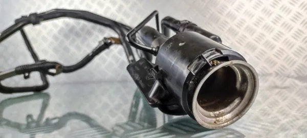 OEM 77745-0E010 Pescoço Enchimento Tanque - Toyota Sienna image 5