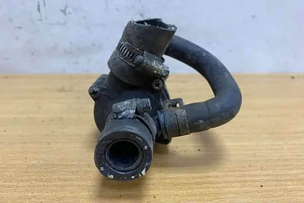 Pompa acqua MERCEDES-BENZ E (W210) 2.2L diesel image 3