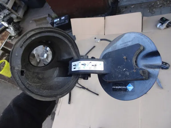 Trappe à carburant OEM ET76-A405A02-AA Ford Tourneo Courier image 3