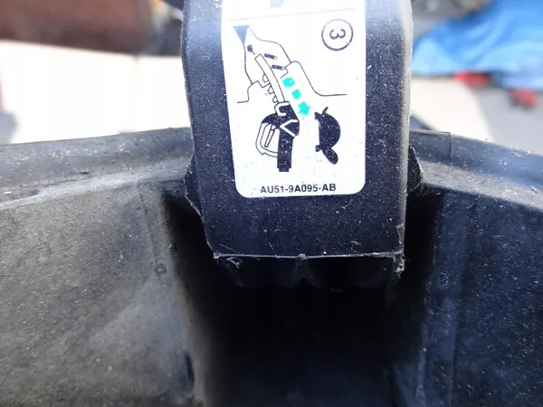 Trappe à carburant OEM ET76-A405A02-AA Ford Tourneo Courier image 5