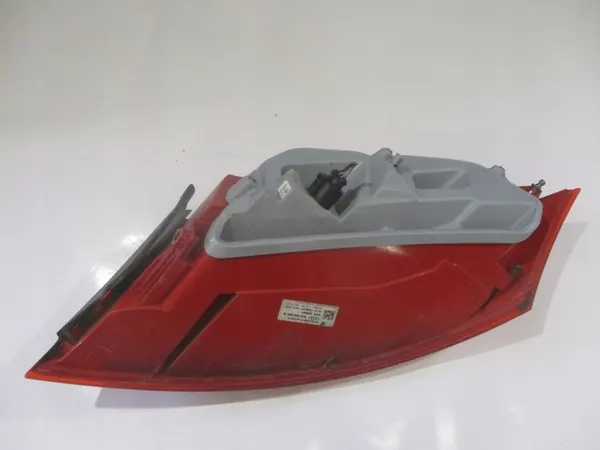 Luz trasera izquierda Audi TT 8J 8J0945095B image 5