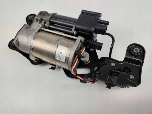 BMW X5 F15 Jousituskompressoripumppu OEM 6875177 image 2