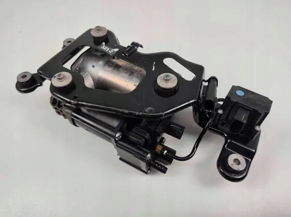 BMW X5 F15 Jousituskompressoripumppu OEM 6875177 image 5