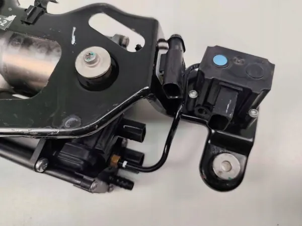BMW X5 F15 Jousituskompressoripumppu OEM 6875177 image 6