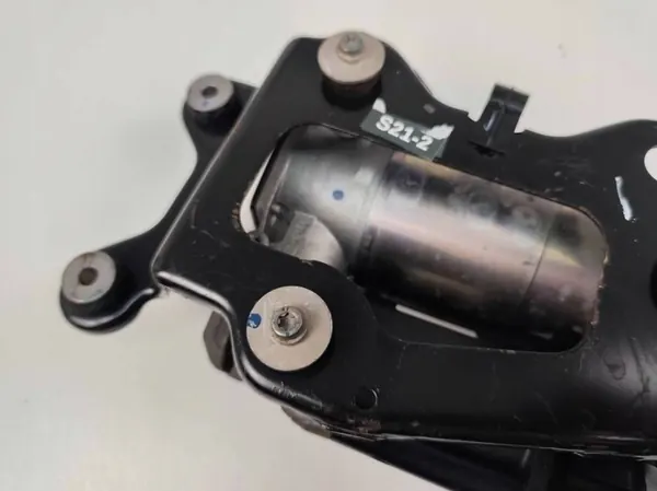 BMW X5 F15 Jousituskompressoripumppu OEM 6875177 image 7