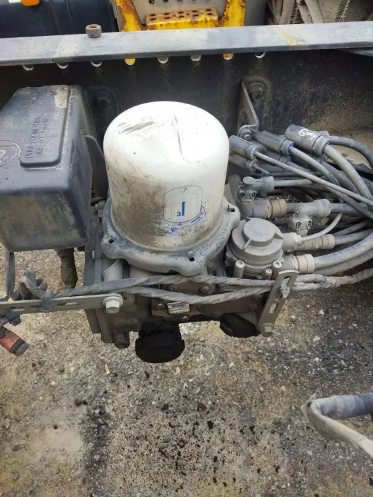 Air Dryer Valve APM Volvo FH FM 4 5 Euro 6 Used image 2