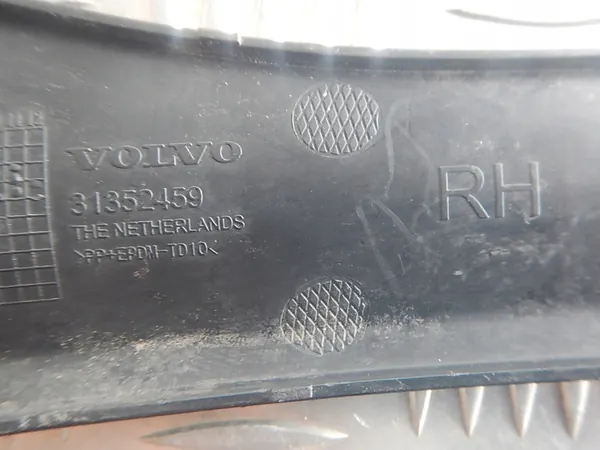 VOLVO XC60 I Etupuskuri Trim Oikea 31352459 OEM image 4