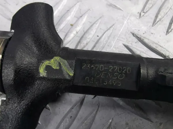 Inyector Toyota OE 23670-27020 - Usado image 8