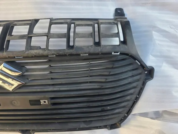 Grille Radiateur Suzuki Swift MK8 OEM 71741-52R00 image 3