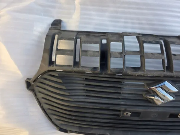 Grille Radiateur Suzuki Swift MK8 OEM 71741-52R00 image 4
