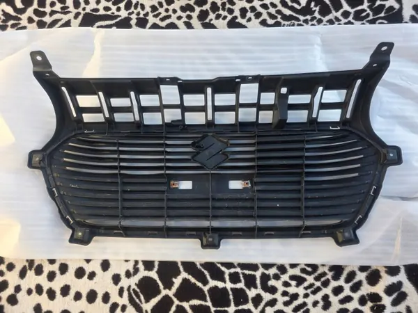 Grille Radiateur Suzuki Swift MK8 OEM 71741-52R00 image 5