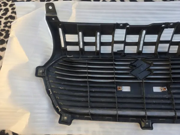 Grille Radiateur Suzuki Swift MK8 OEM 71741-52R00 image 7