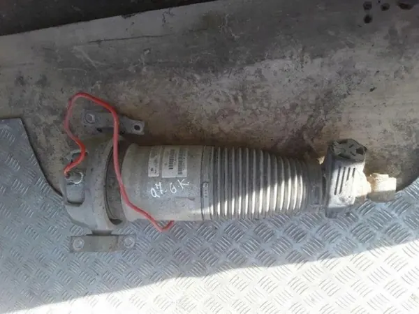 Begagnad Audi OE Bakre höger luftfjädring 7L0512345 image 2