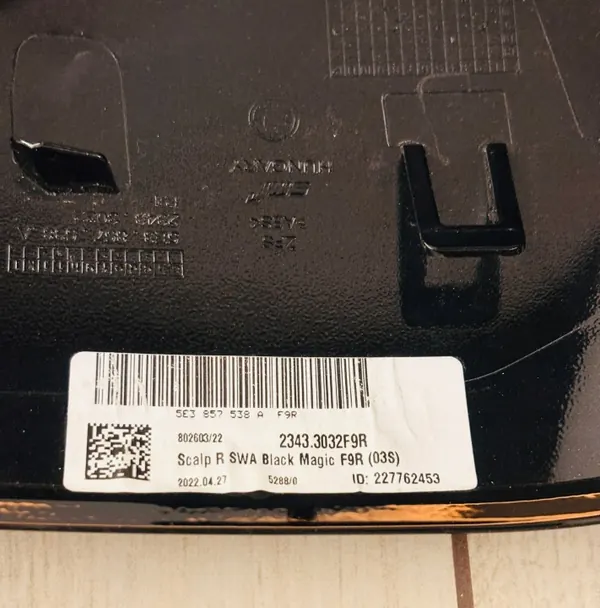 Skoda Octavia IV Oikea Peilinkansi OEM 5E3857538A image 3