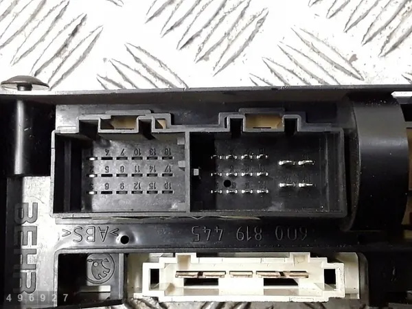 Seat klimatkontrollmodul OEM 6l0819045 - Begagnad image 4