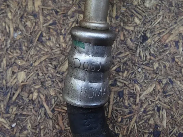 AUDI A3 8P TT 8J Vesiputki 06J121492E image 2