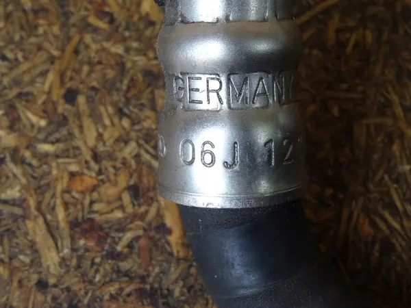 AUDI A3 8P TT 8J Vesiputki 06J121492E image 6