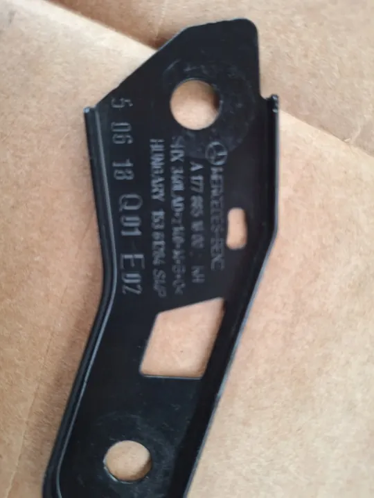 Suporte de para-choque dianteiro direito Mercedes A-Class W177 OEM image 4