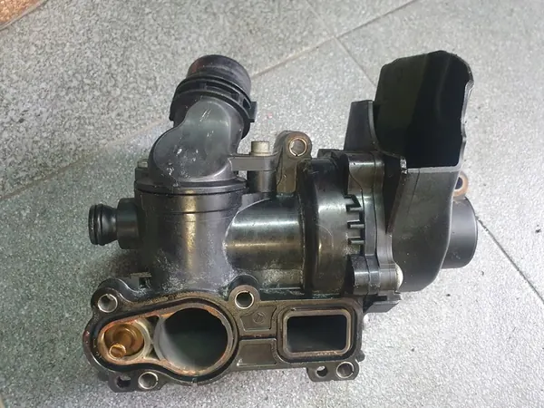 Audi Vattenpump 06H121026BF image 2