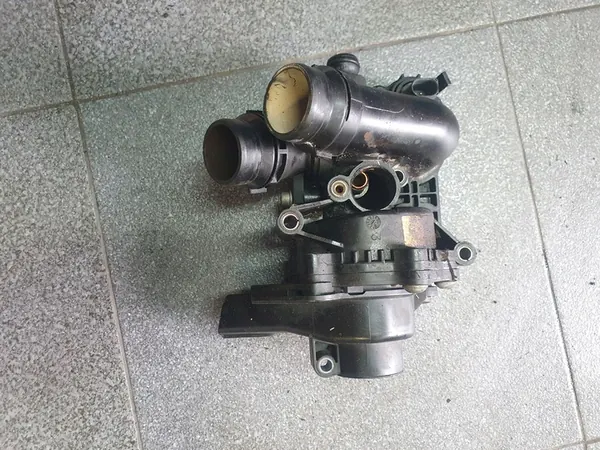 Audi Vattenpump 06H121026BF image 3
