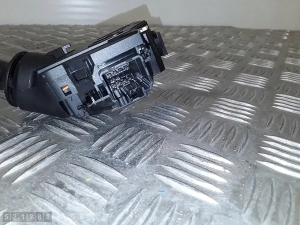 Interruptor Ford Fiesta OEM 8a6t13335bc - Usado image 3