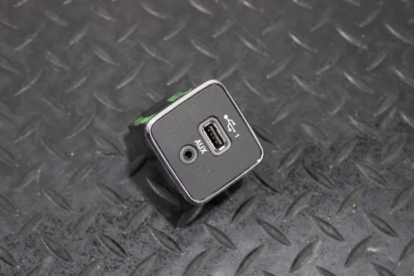 USB AUX-uttag OEM 53249959 för Jeep Compass II image 2
