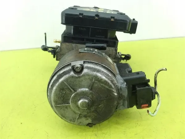 Bomba suspensión Citroen C5 II OEM 963671388000 image 4