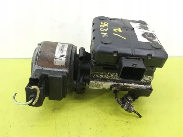 Bomba suspensión Citroen C5 II OEM 963671388000 image 8