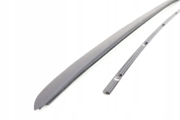 Joint de pare-brise gauche Maserati Grecale OEM 670167248 image 3