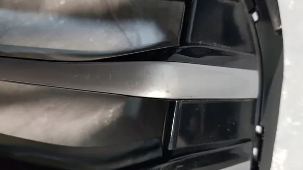 BMW 1 F40 Right Grill image 2